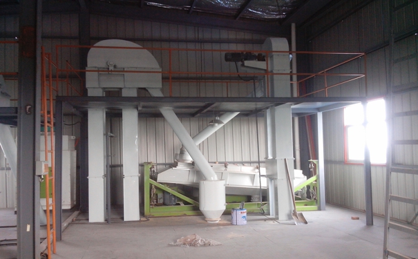 飼料成套生產(chǎn)設(shè)備多少錢(qián)?高溫天氣又該如何幫助其降溫呢?