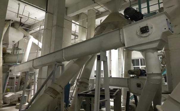 做飼料的機(jī)器價格多少錢?不同廠家品牌，給出的優(yōu)惠有很大不同