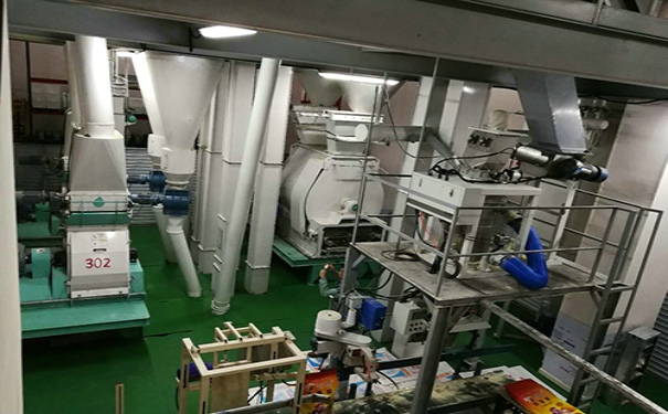 豬飼料加工設(shè)備多少錢(qián)一臺(tái)?一套又包含有哪些主要設(shè)備?