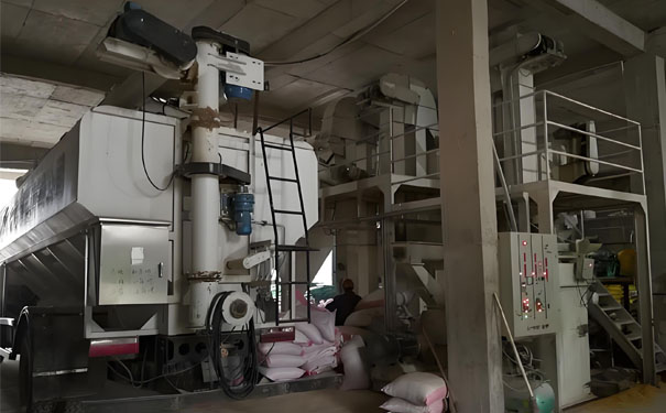 飼料成套設(shè)備多少錢一套?其在操作時又該關(guān)注哪幾方面?