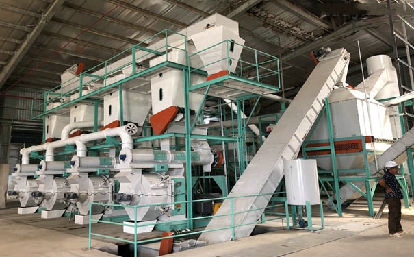 飼料成套設(shè)備是養(yǎng)殖行業(yè)進(jìn)行轉(zhuǎn)型升級(jí)的重要體現(xiàn)